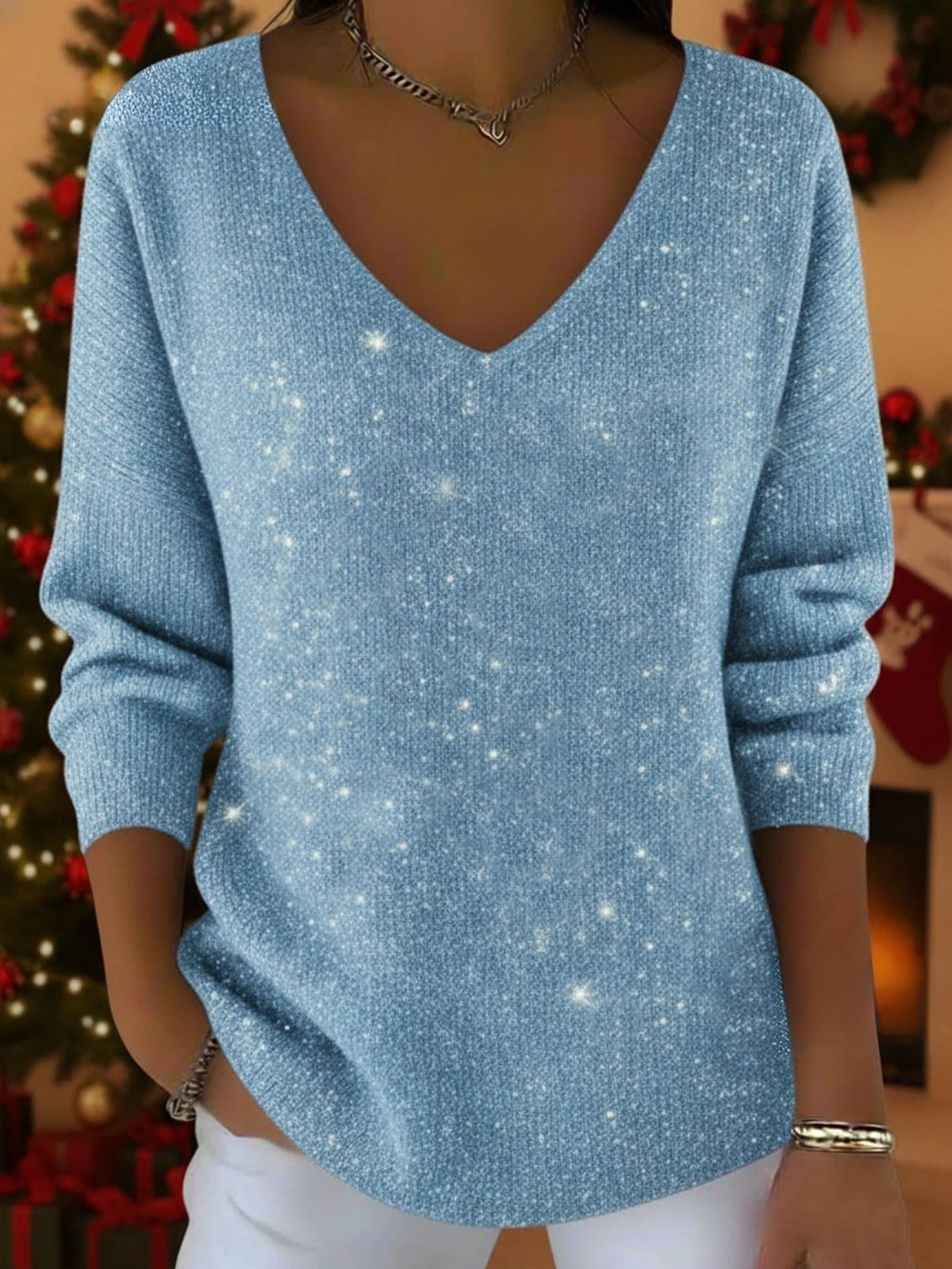 María — The festive V-neck top