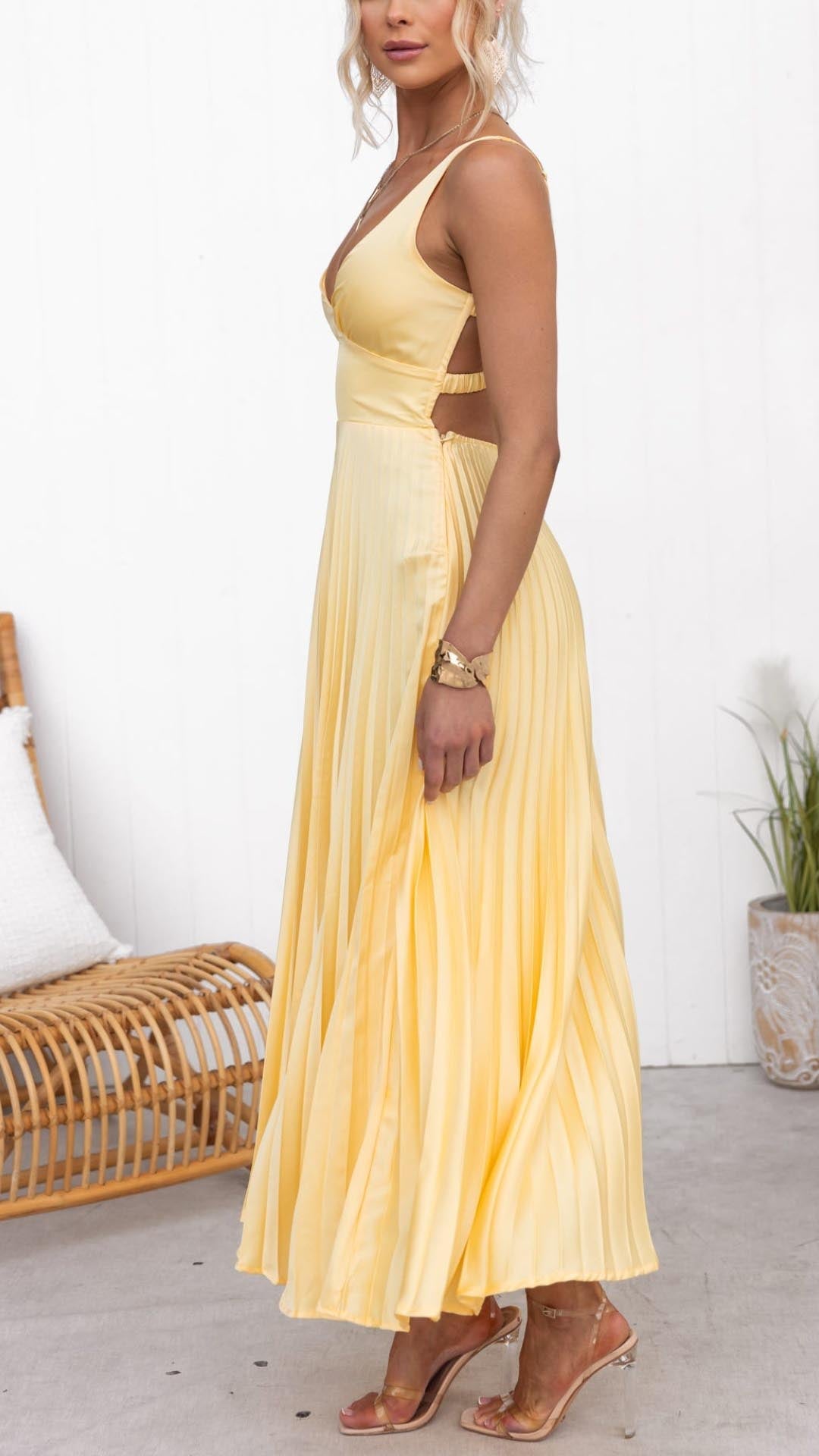 Victoria™ - Yellow Pleated V-Neck Maxi Dress